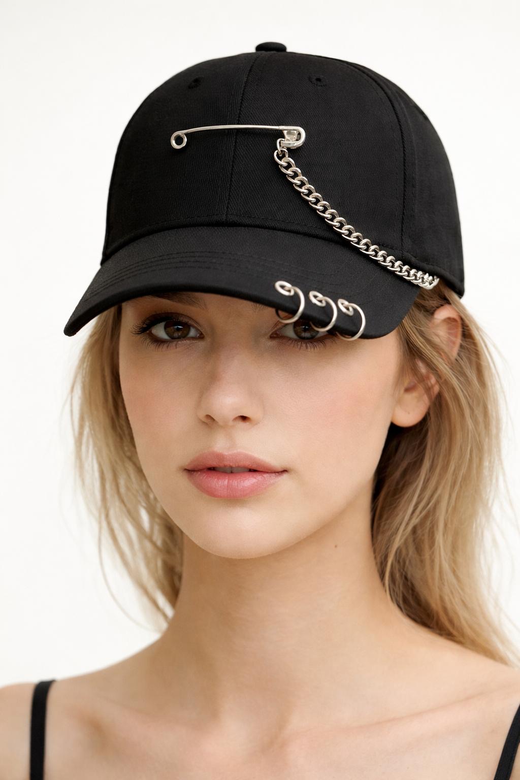 Urban Chain - Sapca neagra cu lant si accente metalice
